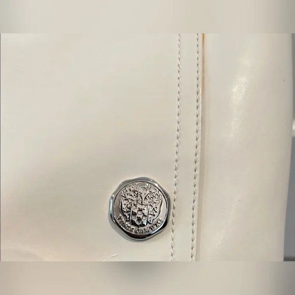 Vince Camuto Elegant White Patterned Crossbody/Shoulder Bag - Picture 7 of 7